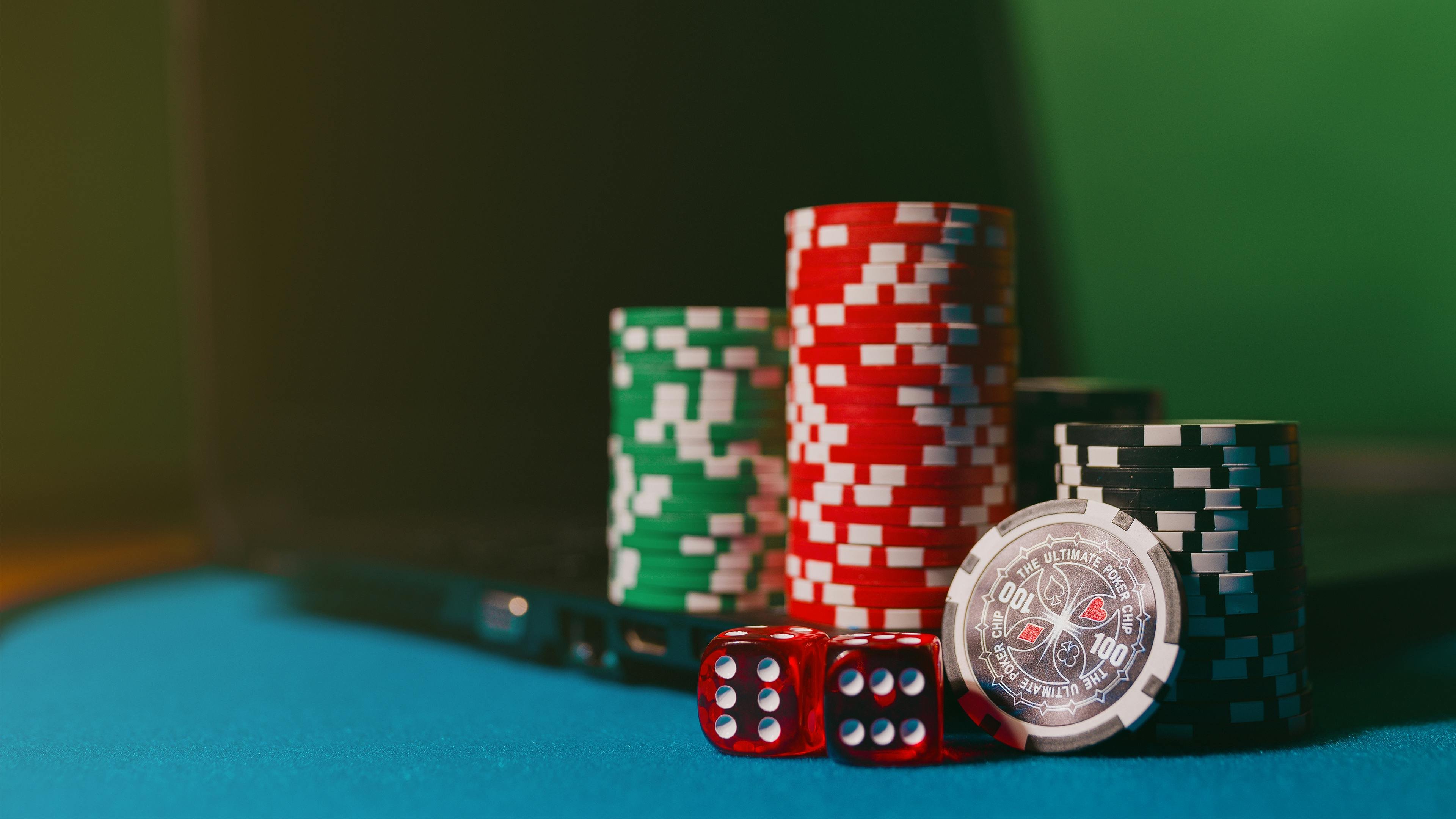 win138 login mobile app interface showing live dealer tables and sports markets on smartphone screen